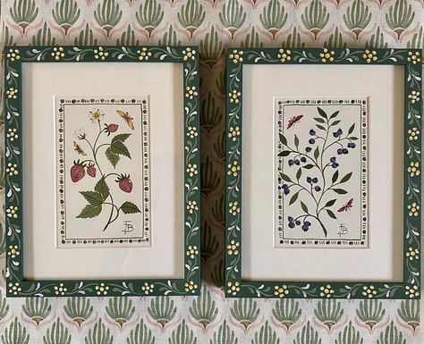 Painted Vintage Picture Frames, Small Painting Big Frame, Wood Frame Painting, Wall Painting Frame Ideas, Cute Painted Picture Frames, Painting Photo Frames, Diy Painting Frame, Felicity Buchanan Designs, Hand Painted Picture Frame