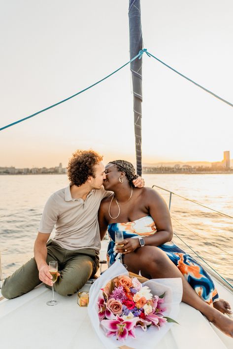 Marriage Proposal Sailing Boat Barcelona Engagement Couple Photoshoot, Couple Session Photography, Barcelona Sunset, Boat Engagement, Proposal Spots, Best Places To Propose, Barceloneta Beach, Romantic Marriage, Romantic Photoshoot