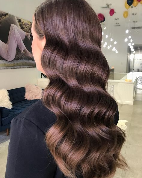 Big soft waves 😍 by #dodiejayhair using @natalieannehaircare Rambut Brunette, Formal Hair, Hollywood Waves, Brunette To Blonde, Long Wavy Hair, Summer Hair Color, Modern Salon, Wedding Hair And Makeup, Brunette Hair