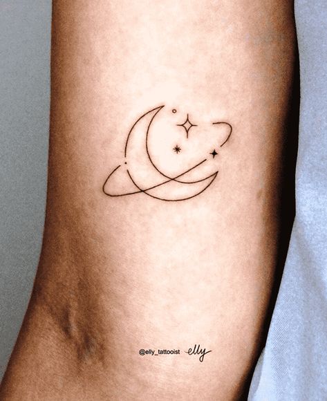 Most Amazing Star Tattoo Ideas (Star Tattoo Design Images) images that can inspire you to have a look-a-like Tattoo on your body. Moon Tattoo With Stars, Small Space Tattoo, Tattoo Ideas Star, Stars And Moon Tattoo, Simplicity Tattoos, Astronomy Tattoos, Star Tattoo Ideas, Moon And Stars Tattoo, Astronomy Tattoo