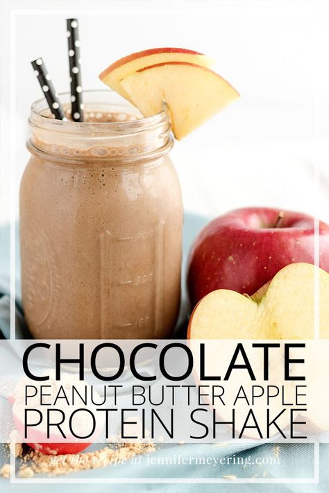 Chocolate Peanut Butter Apple Protein Shake - Start your morning right with this delicious protein shake made with chocolate, apples, and peanut powder! Apple Protein Shake, Coffee Breakfast Smoothie, Smoothie Chocolate, Peanut Butter Apple, Pancakes Protein, Yummy Protein Shakes, Healthy Protein Shakes, Detox Breakfast, Protein Powder Shakes