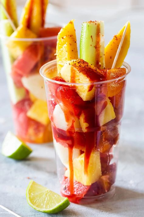 Mexican Fruit Cups (vasos de fruta) Mexican Fruit Cups, Mexican Fruit, Fruit Table, Fruit Cup, Fruit Bar, Salad Toppings, Other World, About History, Fruit Cups