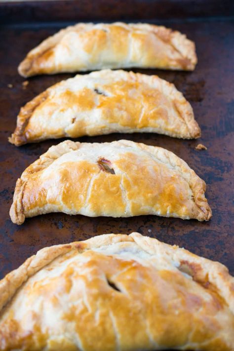 4 Traditional Cornish pasties lined up on a baking sheet Traditional Cornish Pasty Recipe, Food Pockets, Cornish Pasty Recipe, Egyptian Dishes, Pasty Recipe, Cornish Pasty, Great British Food, English Recipes, Pasties Recipes