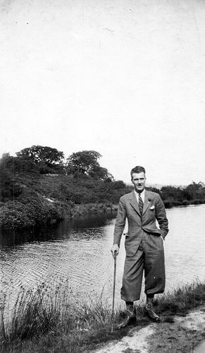 Classic Gentleman, Tweed Run, Plus Fours, Sports Attire, Vintage Gentleman, Club Face, Country Walk, 1920s Vintage, Classic Menswear