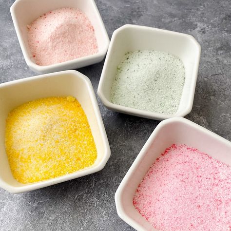 Follow this easy tutorial for how to make sanding sugar to add color and sweetness to your favorite baked goods! An easy kitchen basics tip! This is an easy way to add colored sugar to any favorite cookie or cake! Dessert Lasagna, No Bake Banana Pudding, Sanding Sugar, Sugar Dough, Pasta Sauce Homemade, Cheesecake Dessert, Baked Strawberries, Cheesecake Desserts, Baked Banana