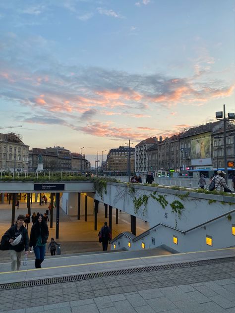 spring summer may april city budapest bus sunset golden hour pretty sky metro stop train stop keleti pályaudvar Budapest Summer, Budapest Vacation, Travel Locations, Pretty Sky, Budapest Hungary, Travel Inspo, World Traveler, Golden Hour, Prague