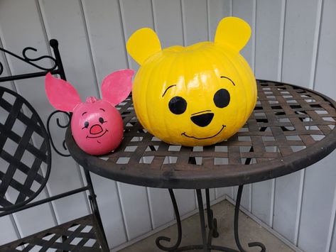 Pooh Bear Pumpkin Painting, Pumpkin Painting Ideas Cartoon Characters, Painted Pumpkin Character Ideas, Cartoon Pumpkin Painting Ideas, Piglet Pumpkin Painting, Inside Out 2 Pumpkin Painting, Pooh Pumpkin Carving, Duo Pumpkin Painting Ideas, Pumpkin Painting Ideas Couples