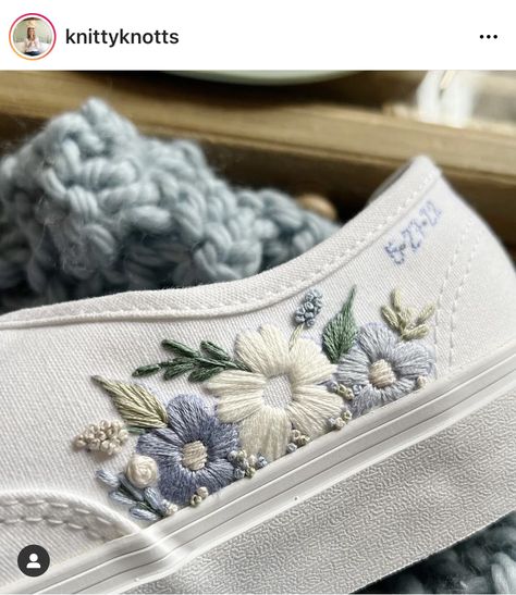 Simple Shoe Embroidery, White Shoe Embroidery Ideas, Embroidery Designs On Shoes, Embroidery On Shoes Diy, Geometric Embroidery Patterns, Bridal Vans, Embroidery Shoes Diy, Embroidered Wedding Shoes, Wedding Vans