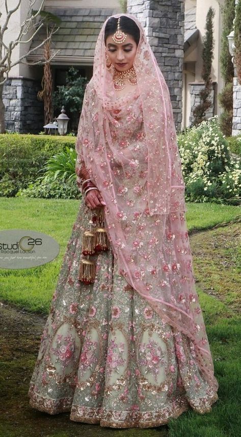 Dupatta Setting, Dupatta Draping, Pengantin India, Perhiasan India, Asian Bridal Dresses, Indian Bride Outfits, Bridal Lehenga Collection, Bridal Dresses Pakistan, Designer Bridal Lehenga