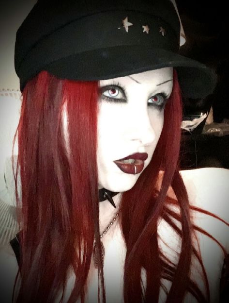 90s Mall Goth Aesthetic, Mall Goth Makeup, Goth Outfit Ideas, Red Hair Inspo, Alt Makeup, Goth Hair, Swag Makeup, Black Goth, Mall Goth