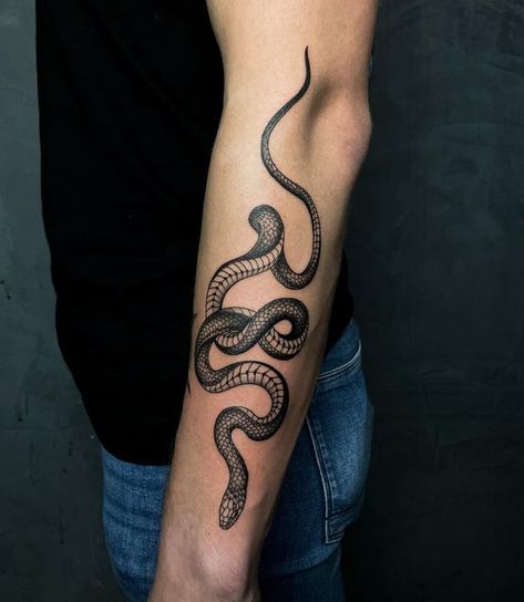 Traditional Snake Tattoo, Serpent Tattoo, Snake Tattoo Design, Band Tattoo, Snake Tattoo, Black Ink Tattoos, Tattoo Trends, Star Tattoos, Tattoo Flash