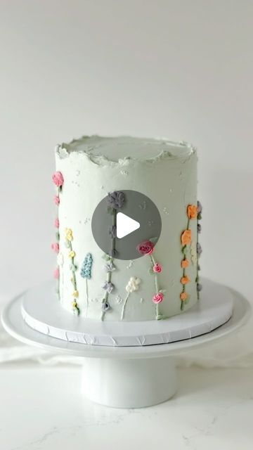 Wildflower Cake, Buttercream Flower Cake, Cake Cream, Fairy Cake, Cake Decorating Piping, Mothers Day Cake, Wilton Cakes, Buttercream Flowers, Elegant Cakes