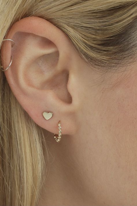 Earrings For Second Hole, Double Piercing Hoop And Stud, Double Earrings Aesthetic, Earing 2 Piercing, 2nd Piercing Aesthetic, Two Persings Ear, Second Ear Piercing Ideas Aesthetic, Second Helix Piercing, Right Ear Piercing Ideas