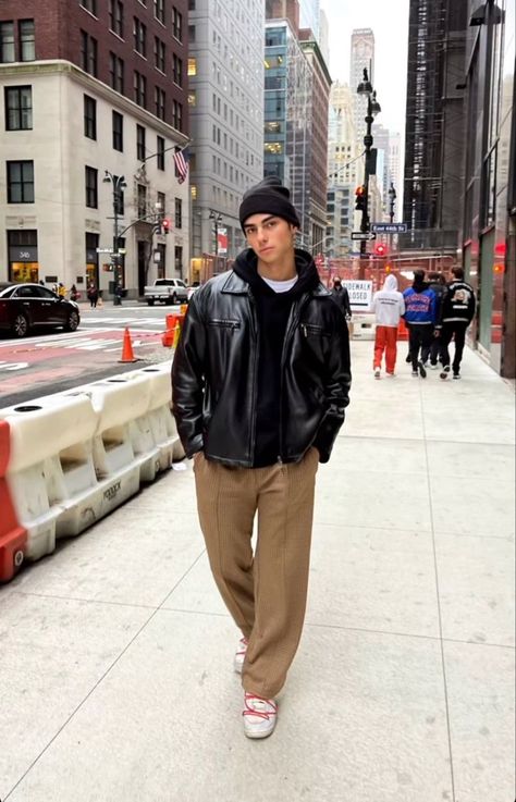 Mens Street Style Poses, Mens Fall Leather Jacket, Mens East Coast Fashion, Nyc Guys Aesthetic, Guys Winter Outfits Casual, Mens Winter Fashion Aesthetic, Ny Winter Outfits Men, Nyc Mens Street Style Winter, Nyc Aesthetic Fashion Men