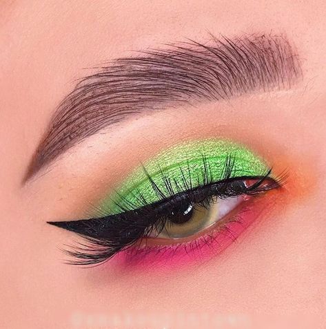 Neon Pink And Green Eyeshadow Looks, Watermelon Eyeshadow Look, Watermelon Makeup Eye, Tropical Eye Makeup, Green And Red Eyeshadow, Red And Green Makeup Looks, Zulu Palette Looks, Pink Green Makeup, Green And Pink Makeup Looks