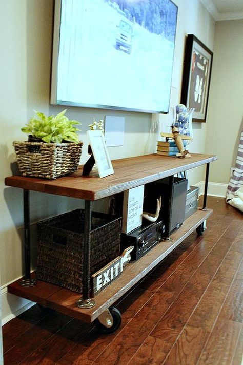 Perfect DIY for under the big screen. Industrial build from refreshrestyle.com Industrial Bedroom Diy, Industri Modern, Industrial Console Tables, Diy Entertainment, Diy Tv Stand, Muebles Living, Vintage Industrial Furniture, Pipe Furniture, Diy Tv