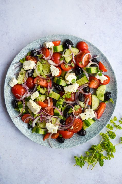 Greek Summer Salad, Traditional Salad Recipes, Greek Salad Photography, Greek Salad Aesthetic, Greece Salad, Pretty Salads, Barbecue Salads, Salad Pictures, Low Carb Vegan Breakfast