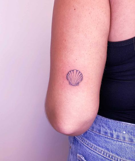 Seashell tattoo with big meanings 3 Seashell Shoulder Tattoo, Seashell Tattoo Back Of Arm, Purple Shell Tattoo, Scallop Shell Tattoo Fine Line, Scallop Seashell Tattoo, Pink Shell Tattoo, Seashell Line Tattoo, Clamshell Tattoo, Seashell Tattoo Design