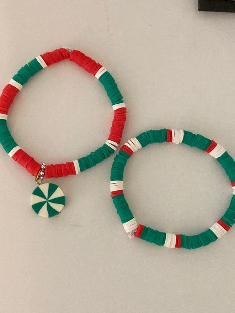 They are Christmas bracelets you can wear them you they can be good gifts 🎁 they are stretchy and strong and made out of clay beads Bracelets For Christmas, Candy Cane Bracelet, Christmas Clay Beads Bracelet, Clay Bracelet Ideas Christmas, Christmas Clay Bead Ideas, Christmas Bracelets Clay Beads, Preppy Christmas Bracelets, Christmas Bracelets Ideas, Winter Clay Bead Bracelets