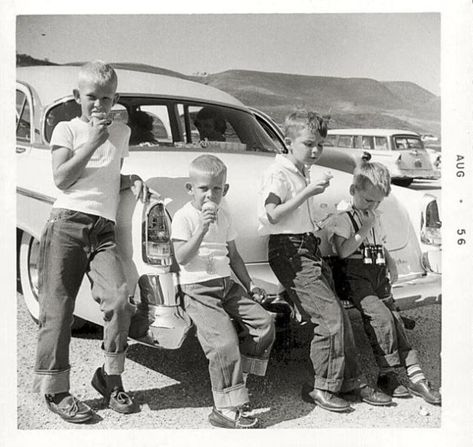 Shorpy Historical Photos, Eating Ice, Eating Ice Cream, California Vacation, Black And White Photograph, Good Year, Foto Vintage, Black White Photos, Vintage Pictures