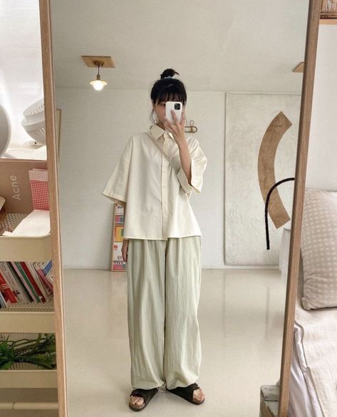 [Ad] 40 Japanese Minimalist Fashion Woman Tricks You Don't Want To Miss Now #japaneseminimalistfashionwoman Japan Everyday Fashion, Minimalist Outfit Japanese, Modest Japanese Fashion, Japanese Outfits Summer, Japan Minimalist Fashion, Japanese Minimalist Fashion Summer, Korean Minimalist Outfit, Japanese Summer Fashion, Minimalist Korean Fashion