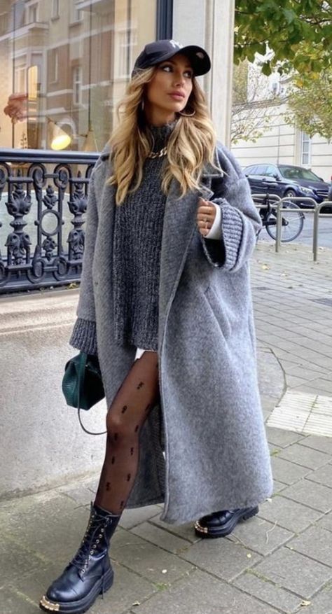 Fall Outfit 10 Winter Outfits, Mantel Outfit, Winter Date Outfits, Pastel Outfit, Winter Mode, Paris Outfits, Grey Coat, Mode Ootd, Modieuze Outfits