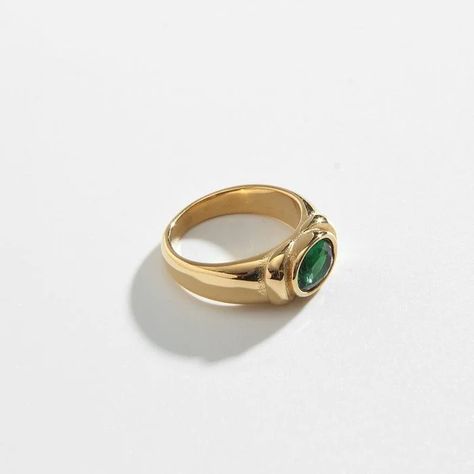 Signet Rings Women Vintage, Vintage Engagement Rings Silver, Emerald Signet Ring, Signet Rings Women, Ring Game, Vintage Jewelry Box, Necklace Chain Lengths, Jewelry Essentials, Silver Plated Jewelry