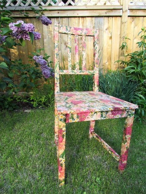 Mod Podging with napkins has become really popular! Get 10 decoupage ideas using napkins - you'll love this collection of great ideas. Decoupage Chair, Mod Podge Projects, Floral Chair, Deco Champetre, Mod Podge Crafts, Napkin Decoupage, Decoupage Furniture, Modge Podge, Old Chair