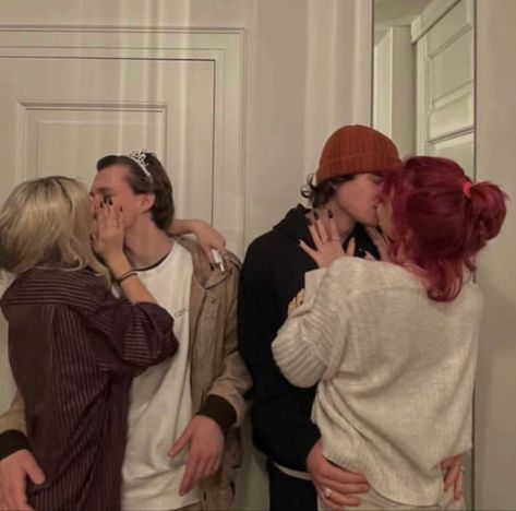 Kissing Aesthetic, Kiss Aesthetic, Kiss Party, Friends Trip, Goals Relationship, Party Aesthetic, Valentines Ideas, Aesthetic Cute, Happy Valentines Day