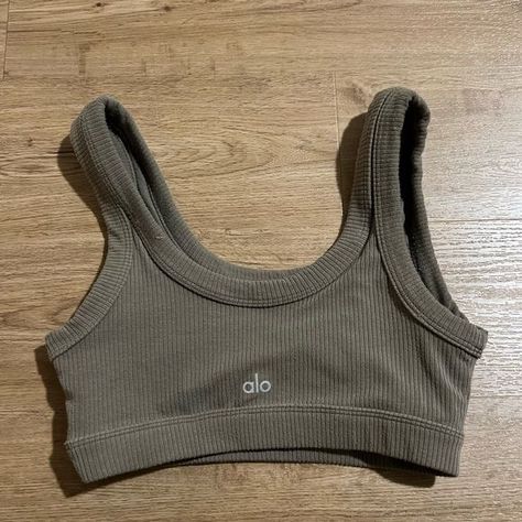 Alo Gym Wear, Alo Yoga Top, Alo Workout Clothes, Alo Clothing, Alo Yoga Aesthetic, Alo Set, Workout Clothes Aesthetic, Alo Yoga Set, Alo Yoga Outfit