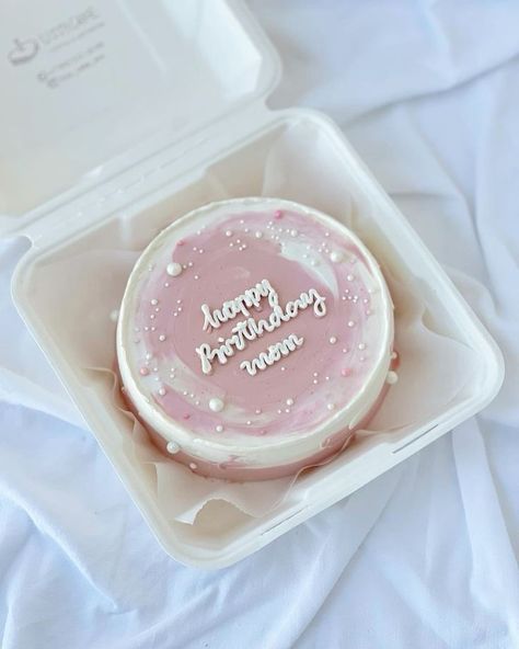 Mom Birthday Cake Designs, Bento Cake Photography, Bento Cake Birthday Design, Mom Bento Cake, Indian Birthday Cake, Bento Cake For Moms Birthday, Minimalist Anniversary Cake, Cake Bento Aesthetic, Birthday Bento Cake Ideas