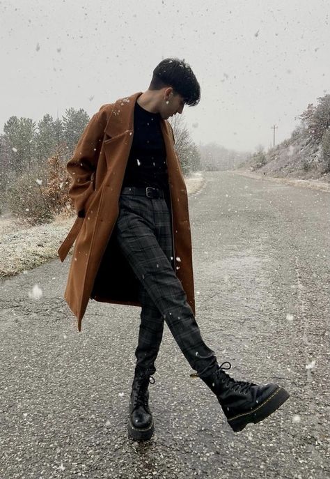 Layered Masc Outfits, Winter Nonbinary Outfits, All Black Outfit Nonbinary, Transmasc Business Casual, Nonbinary Winter Outfits, Grunge Academia Outfits Men, Vintage Nonbinary, Androgynous Fashion Winter, Androgynous Winter Outfits