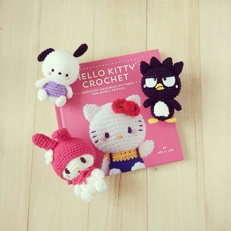 Sanrio Characters Crochet Pattern, Crochet Sanrio Characters, Hello Kitty Crochet, Crochet Knit Stitches, Diy Friendship Bracelets Patterns, Creative Arts And Crafts, Crochet Books, Crochet Videos, Crochet Toys Patterns