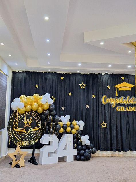 Decoration For Freshers Party, Graduation Stage Decoration Ideas, Freshers Decoration Ideas, Freshers Party Decoration Ideas, Farewell Party Ideas Decoration, Graduation Decoration Ideas Backdrops, Farewell Decoration Ideas, Graduation Ceremony Ideas, Graduation Backdrop Ideas