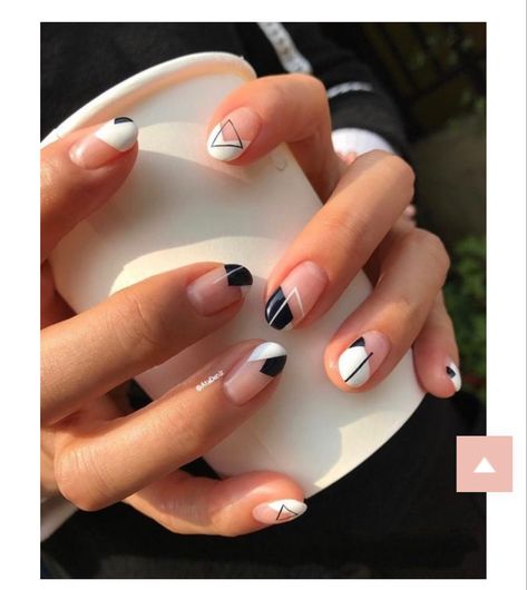 Black And White Nail, Black And White Nail Designs, Kutek Disney, Minimal Nails Art, Minimalist Nail Art, Minimal Nails, Geometric Nail, White Nail Designs, Trendy Nail