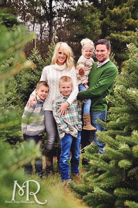 Family Christmas Portrait // Christmas Tree Farm // simple Christmas photo idea, standing among pine trees // by Mandy Ringe Photography Shooting Photo Famille, Tree Farm Photo Shoot, Christmas Tree Farm Photo Shoot, Christmas Tree Farm Photos, Family Photo Outfits Winter, Winter Family Photos, Fall Family Photo Outfits, Family Photoshoot Outfits, Family Christmas Pictures