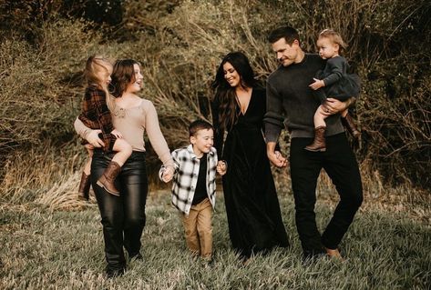 Black And White Fall Photo Outfits, Chelsea Deboer Family Photos, Women Fall Outfits For Pictures, Family Pictures Sage Green Color Scheme, Black Aesthetic Family Photos, Christmas Pictures Black Outfits, Fancy Family Pictures, Fall Family Photos Black And Neutral, Family Photo Winter Color Scheme