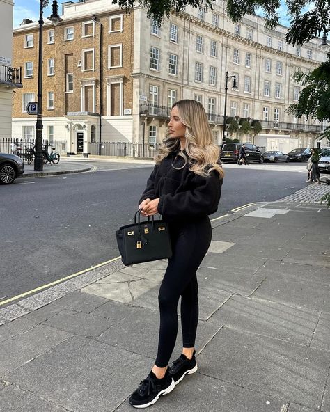 FREYA KILLIN. (@freyakillin) • Instagram photos and videos Freya Killin, 2024 Shoes, Fall Fashion Inspiration, Women's Fall Fashion, Women In Their 30s, 60 Outfits, 2024 Dresses, Long Black Coat, Style Inspiration Fall