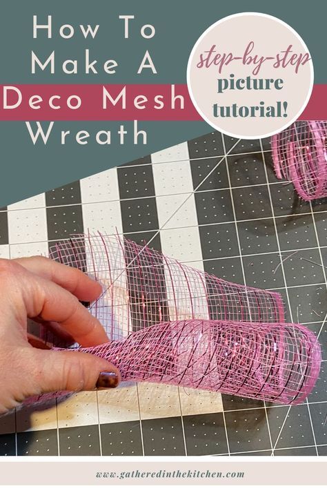 Easy Mesh Wreath, Deco Mesh Christmas Wreaths Diy, Tulle Wreath Diy, Decorative Mesh Wreaths, Ribbon Wreath Diy, Deco Mesh Crafts, Making Mesh Wreaths, Burlap Wreath Tutorial, Burlap Mesh Wreath