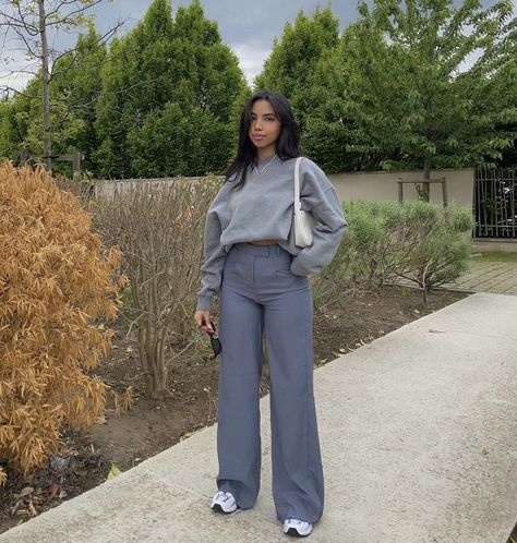 Professional Outfits Sneakers, Cream And Gray Outfits, Tailored Pants Outfit Winter, Grey Trousers Outfit Women, Gray Trousers Outfit, All Grey Outfit, Grey Sneakers Outfit, Cute Professional Outfits, Modest Casual Outfits