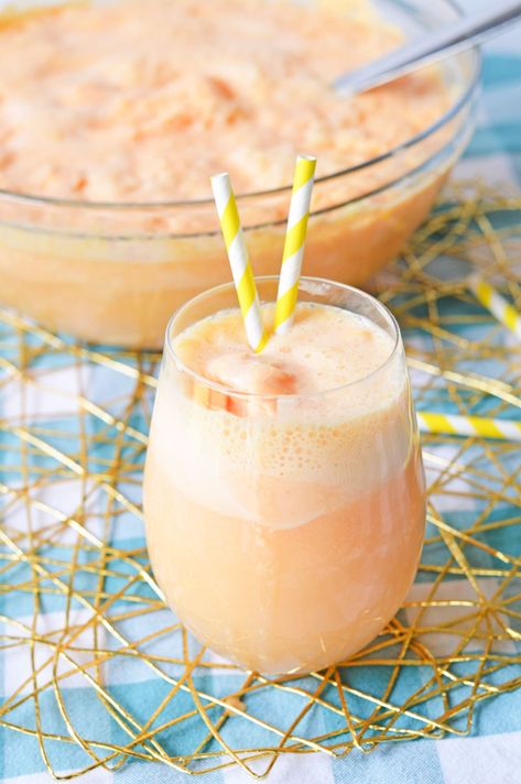 This easy orange sherbet punch recipe is a classic party staple that's perfect for your next party. Not only does this creamy drink taste amazing, but it also makes a perfect party table centerpiece! Classic Punch Recipe, Orange Sherbet Punch, Sorbet Punch, Sprite Recipe, Creamsicle Drink, Best Punch Recipe, Sherbet Punch Recipes, Fun Party Drinks, Sherbet Punch