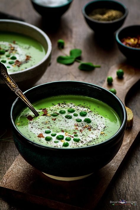 Soup Photography, Peas Soup, Green Pea Soup, Food Soup, Green Soup, Health Dinner, Graphic Ideas, Pea Soup, Green Peas