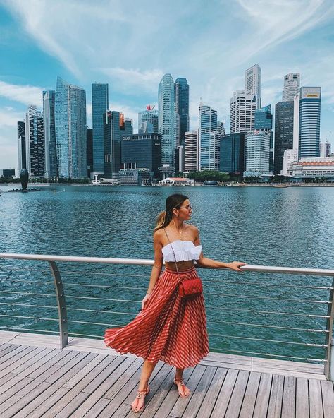 Stylish outfits for pack and wear in Singapore Singapore Fashion What To Wear, Singapore Outfit, Singapore Things To Do, Singapore Vacation, Singapore Travel Tips, Clubbing Outfit, Alexandra Pereira, Singapore Fashion, Travel Pose