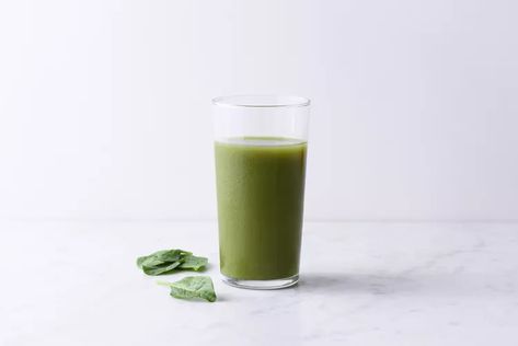 12 Ways to Make Greens Powder Taste Better Green Powder Drink, Juice Diet Plan, Super Greens Powder, Greens Powder, Athletic Greens, Energy Bites Recipes, Amazing Grass, Easy Salad Dressing, Make Hummus