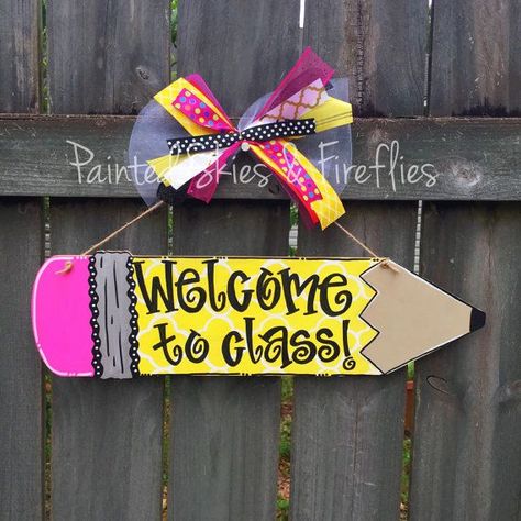 Pencil Sign, Pencil Door Hanger, Montessori Crafts, Teacher Door Hanger, Welcome To Class, File Decoration Ideas, Classroom Welcome, School Board Decoration, Teacher Door