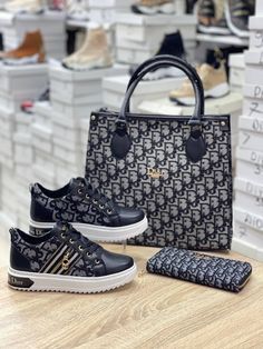 Fancy Handbags, Casual Shoes Women Sneakers, Luxe Handbags, Bling Car Accessories, High Fashion Couture, Trendy Heels, Luxurious Fashion, Couture Handbags, Hype Shoes