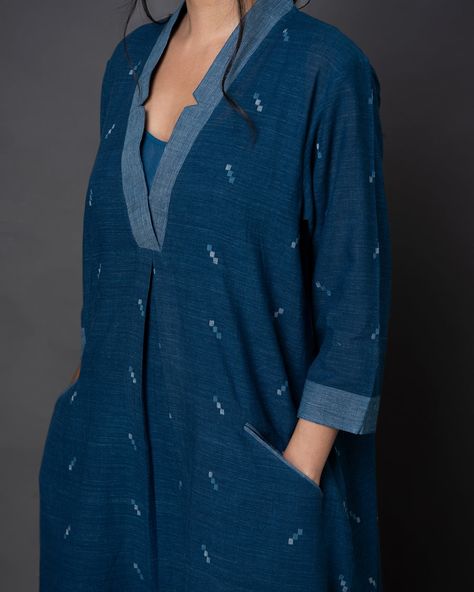 Cotton Indigo Kurti Designs, V Neck Kurti Designs Latest Cotton, Indigo Kurti Designs, Kurthi Models Latest, Pleated Kurti Designs, V Neck Kurti, V Neck Kurti Design, Box Pleat Dress, Khadi Kurta