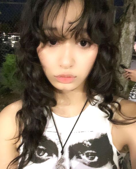 Side Bangs On Wavy Hair, Wavy Curly Hair With Bangs, Curly Hair Side Bangs, Hair Side Bangs, Side Bangs Hairstyles, Wavy Curly Hair, Side Bangs, Curly Hair With Bangs, Hair With Bangs