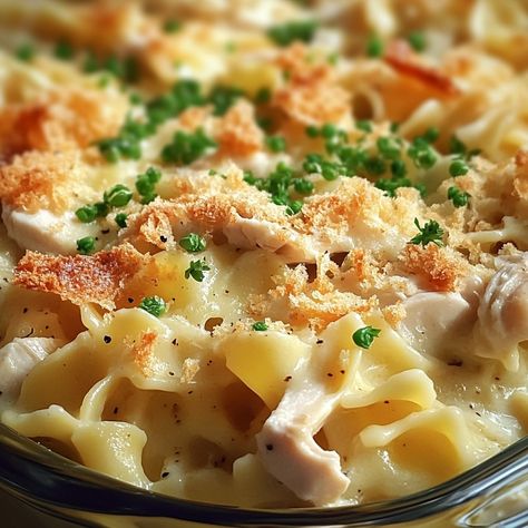 Classic Chicken Noodle Casserole, Chicken And Egg Noodle Casserole, Meals With Egg Noodles, Chicken Noodle Casserole Recipes, Egg Noodle Side Dish, Chicken Egg Noodle Casserole, Chicken Noodle Casserole Easy, Chicken And Noodle Casserole, Chicken Egg Noodles