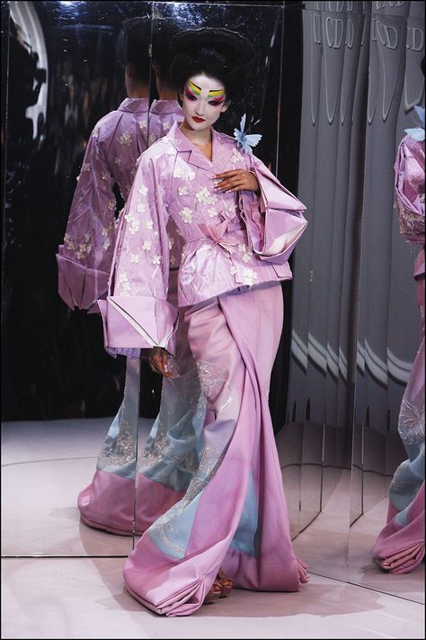 V&A Kimono Review – Sartorial Abundance and Sketchy History | Frieze Moda Kimono, Galliano Dior, Madeleine Vionnet, Modern Kimono, Mode Kimono, Collection Couture, Kimono Design, Traditional Kimono, Cultural Appropriation